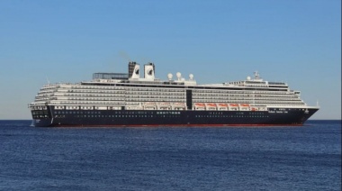 Un crucero de 300 metros tuvo que aproximarse a la costa de Mar del Plata porque una pasajera se descompuso