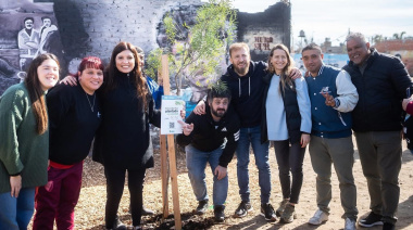 Federico Otermín y Mayra Mendoza encabezaron una jornada de forestación en el “Potrero de D10S”