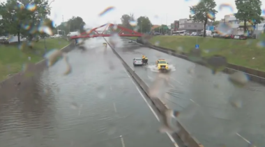 El temporal volvió a golpear al AMBA: calles bajo agua y miles de usuarios sin luz