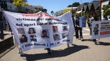 Villa Gesell: parientes y vecinos de los fallecidos en el derrumbe del Dubrovnik marcharon para reclamar justicia