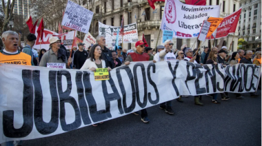 Jubilados entregarán miles de firmas en el Congreso y la Casa Rosada contra el ajuste