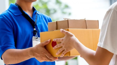 Furor por las compras al exterior: crecieron más de 200% y se enciende la alarma en el comercio local