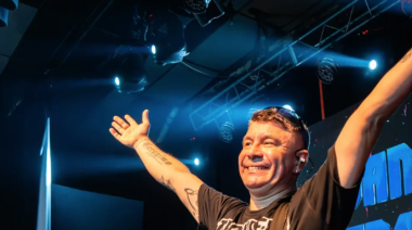 El Santo Cumbión cambia de escenario y recibe a Damas Gratis en Auditorio Sur