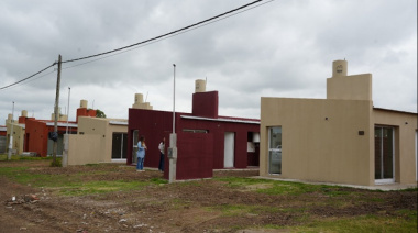 La Provincia reactiva viviendas paralizadas por Nación en Castelli y completa unidades del programa Casa Propia