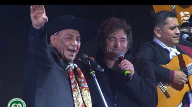 Milei cantó con El Chaqueño Palavecino en Jesús María y dejó un mensaje político