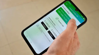 Cuenta DNI suma la compra y venta de dólares al tipo de cambio oficial