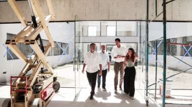 La obra del nuevo edificio de la Universidad Nacional de Pilar continúa avanzando.
