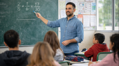 La Provincia impulsa un plan para que docentes concentren su jornada en una sola escuela