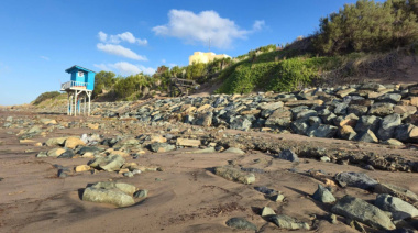 Fuerte sudestada azotó la costa bonaerense: destrozos, rescates y preocupación por la erosión