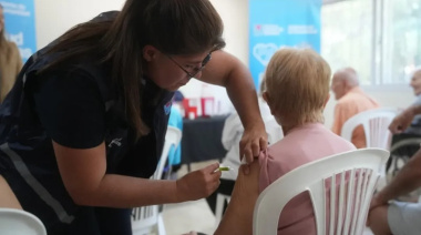 Lomas avanza con la vacunación contra el dengue para personas de 15 a 59 años