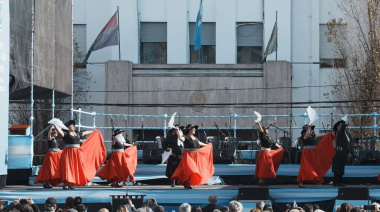 El 25 de Mayo en Comunidad con todo: desfile, locro y música en vivo