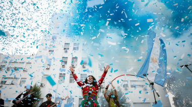 Miles de vecinos colmaron la Plaza Grigera para celebrar el 25 de mayo en Comunidad