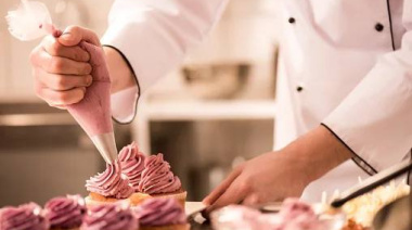 Lanzan un curso gratuito de pastelería profesional en la sede de UTHGRA Temperley