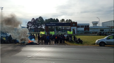 Despidos, suspensiones y paralización de actividades: la crisis golpea a la industria