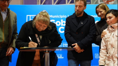 Más de 400 familias de Lomas de Zamora firmaron las escrituras de sus viviendas