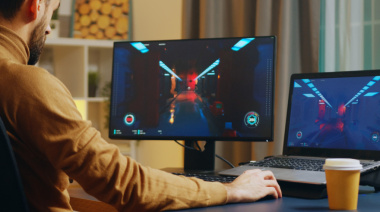 Kicillof apuesta a los videojuegos y reabre la polémica por los fondos