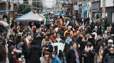 Miles de vecinos festejaron el 153° aniversario de Banfield en una multitudinaria jornada sobre la calle Maipú