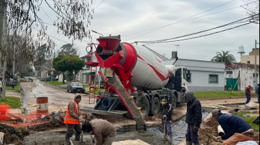Entró en su etapa final la obra de renovación integral y red pluvial en la calle Melber de Llavallol