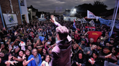 Kicillof juega fuerte en un acto en Avellaneda, con impronta federal y aires de lanzamiento