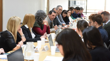 La Provincia convocó a los estatales bonaerenses a negociar salarios