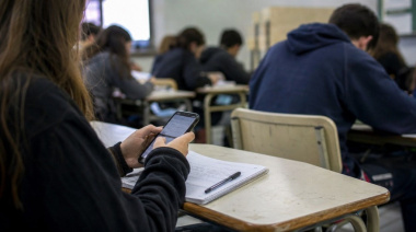 El Senado bonaerense sancionó la ley que limita el uso de celulares en las secundarias