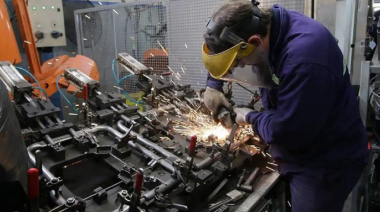 La actividad económica cayó 1,7% interanual en agosto, en pleno debate por la entrada en recesión