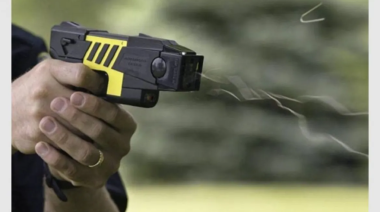 Diputados bonaerenses dieron dictamen al uso de pistolas Taser en la Policía provincial