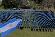 Más de 2.700 cadetes de la policía provincial juraron a la bandera