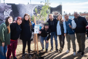 Federico Otermín y Mayra Mendoza encabezaron una jornada de forestación en el “Potrero de D10S”