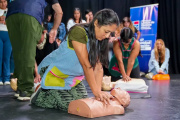 Aprender RCP para salvar vidas: lanzaron un ciclo de charlas en los barrios del distrito