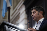 Axel Kicillof paga el aguinaldo sin el aumento de junio que pedían los gremios estatales