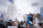 2.500 alumnos de Lomas de Zamora prometieron lealtad a la bandera en la Plaza Grigera