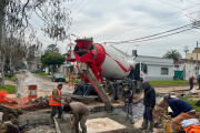 Entró en su etapa final la obra de renovación integral y red pluvial en la calle Melber de Llavallol