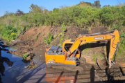 Topadoras en el Arroyo Soto: vecinos de Ituzaingó acusan al Municipio de dañar un humedal